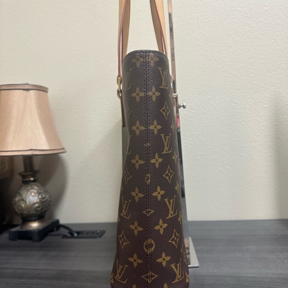 AUTHENTIC Louis Vuitton Luco Monogram Tote - Picture 3 of 12
